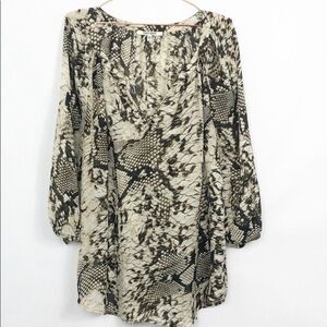 Daniel Rainn Snake Print V-Neck Blouse Like New Condition Large